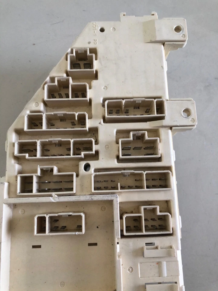 02 03 Panel de caja de fusibles Chrysler Sebring 4759434ACA Foto 2 de 4