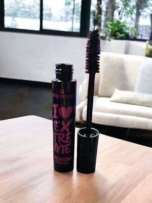 Essence Mascara I Love Extreme Volume 01 ULTRA BLACK Schwarz Wimpern Lashes Mode