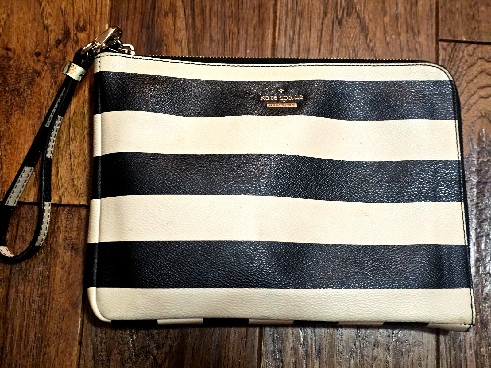 Kate Spade Everpurse Quentin Black & White Clutch Charge your iPhone with Box