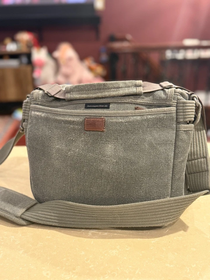 Think Tank Retrospective 10 Bolsa para Cámara Mensajero Piedra Pina con Cubierta para Lluvia Foto 3 de 4