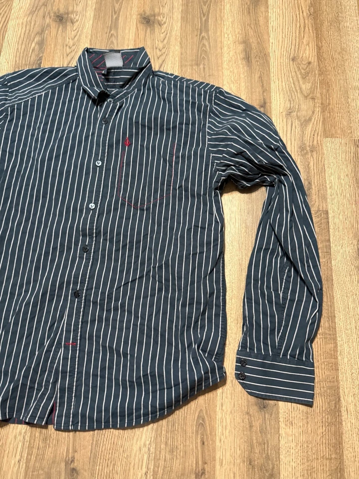 Volcom Shirt, Men's Size Large, Black Red Striped Long Sleeve Button Up Shirt - Image 4 of 4