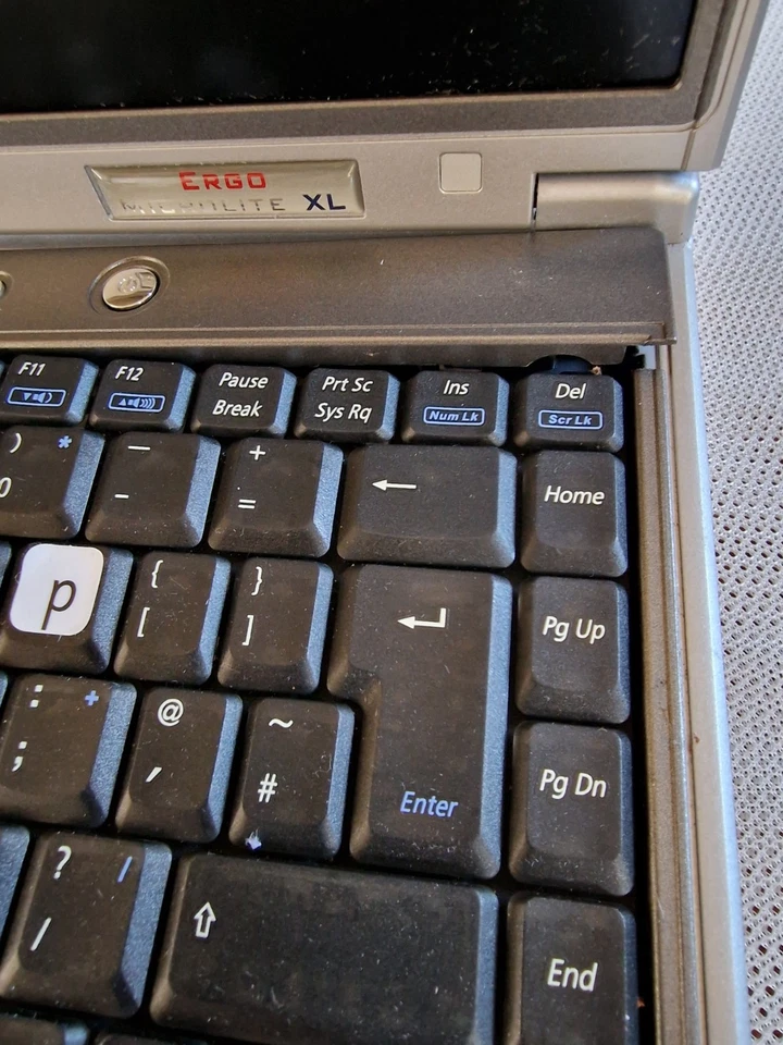 Ergo MicroLite XL M2400N Laptop 14.1" 256MB  Intel Celeron faulty for parts  - Image 3 of 4