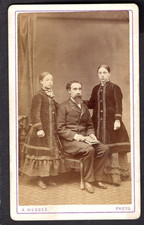 Wiktoriański CDV - Ojciec i dwie córki - zdjęcie R. Hedges, Londyn