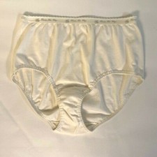 Pretty Ivory Hanes Her Way Cotton Panties w/Satin Stitching on Waistband Size 7