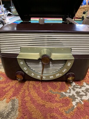 1950`s Zenith Bakelite Radio Record Player Cobra Matic Turntable