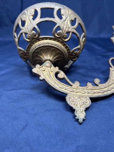 ANTIQUE CAST IRON WALL SCONCE OIL LAMP HOLDER w/BRACKET - Picture 16 of 17