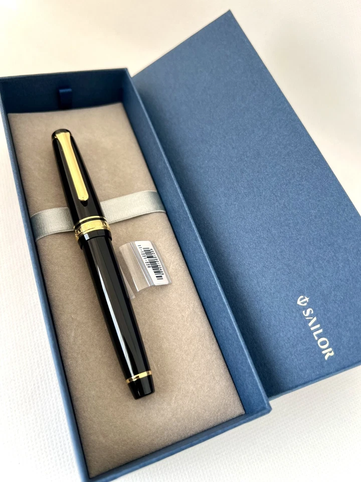 "Near Mint"  Sailor Professional Gear Slim Gold Fountain Pen 14K Nib-Fine - Image 2 of 4