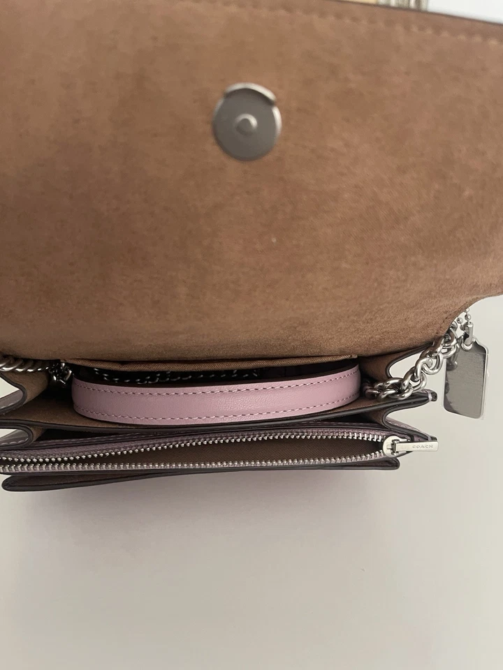 Bolso Bandolera Coach Mini Clare Cuero Con Apliques Florales Plateado Lila Nuevo con Etiquetas Foto 4 de 4