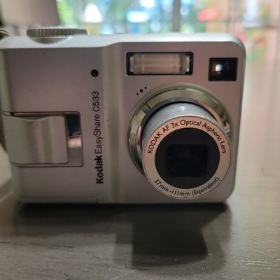 Kodak EasyShare C533 Digital Camera 5.0MP Silver Powers Up. Camera Only. 