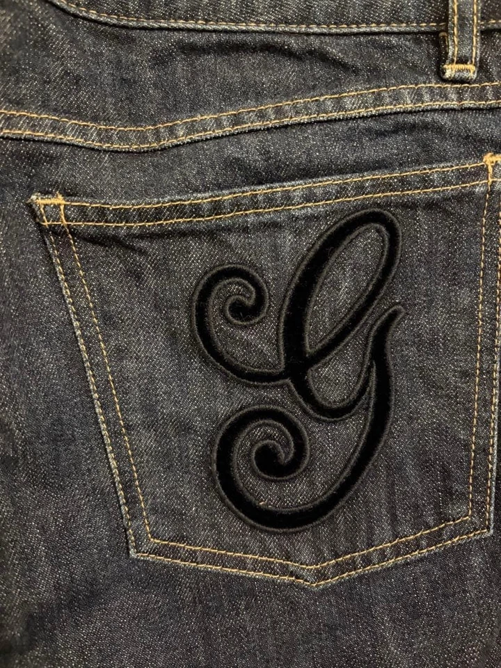 DENIM USADO CON LOGO GUCCI, ANTIGUO MUY BUENO Foto 3 de 4