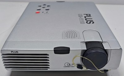 PLUS U2-1110 Datenprojektor - Ungetestet, Gebrauchtspuren, Ohne Verpackung