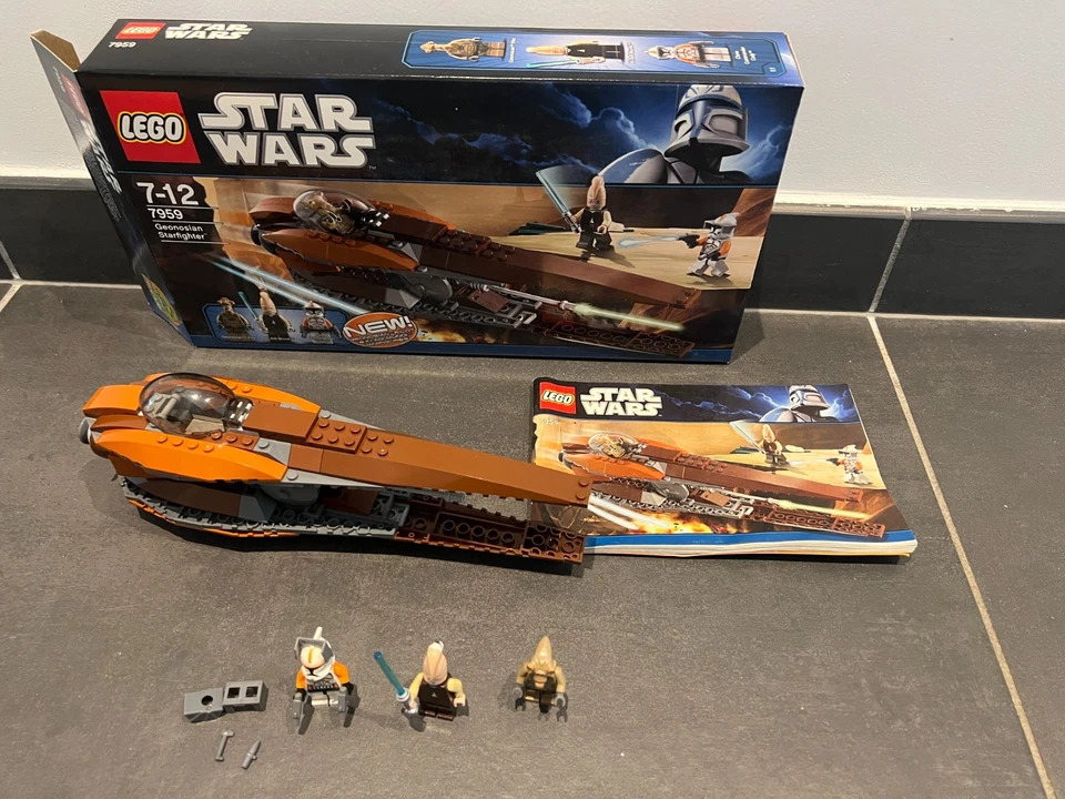 LEGO Star Wars 7959 Geonosian Starfighter, photo 2 sur 3
