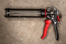 3989 Extreme Duty Caulk Gun, 9", 26:1 Thrust Ratio – Black NEW