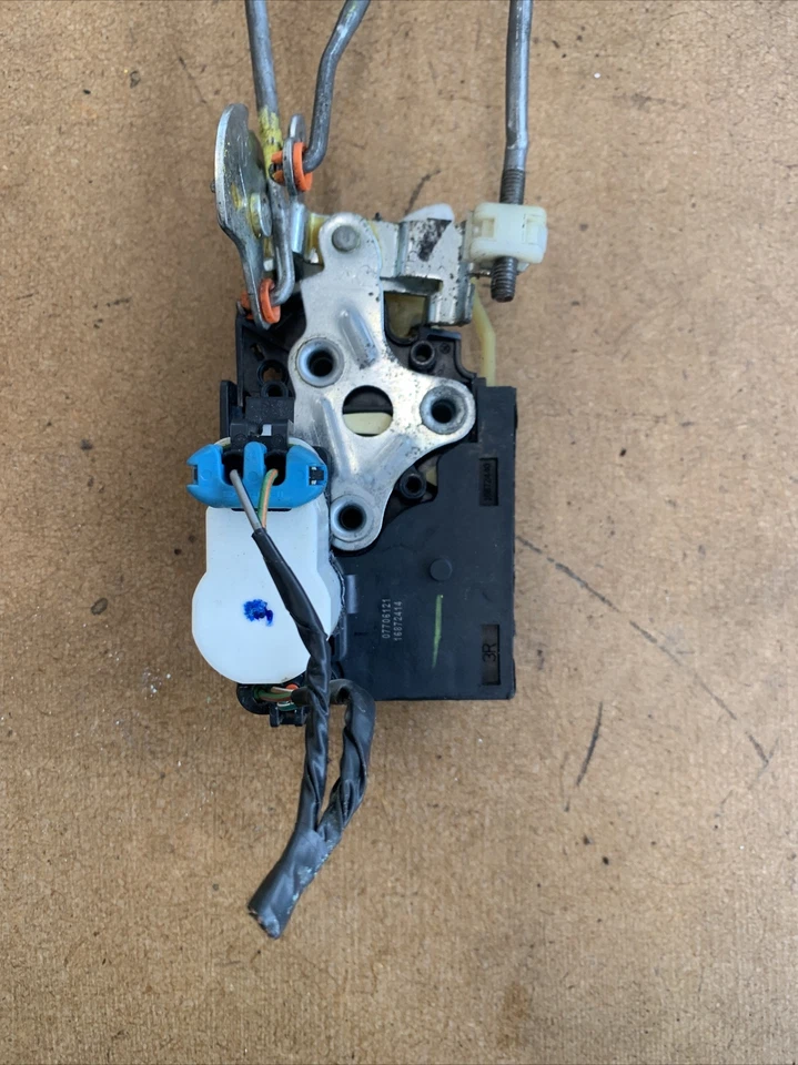 Pestillo de cerradura de puerta derecha para pasajero delantero Cadillac DTS 2006-2011 con manija exterior derecha Foto 2 de 4