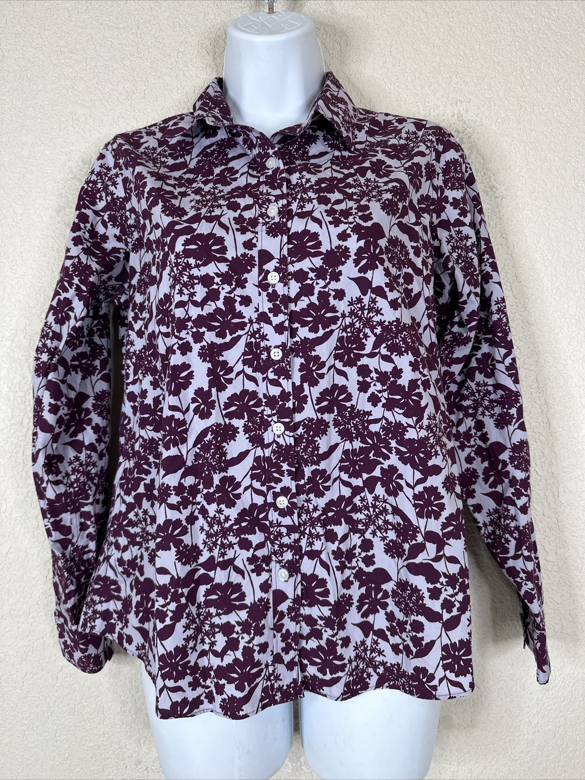 Land's End Womens Size 6P Purple Floral NoIron Button Up Shirt Long