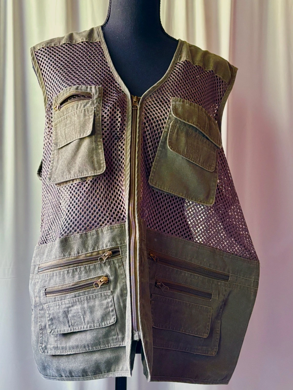 Multi-Pocket Mesh & Canvas Men's Tactical Vest - Zipper and Hook & Loop Pockets
