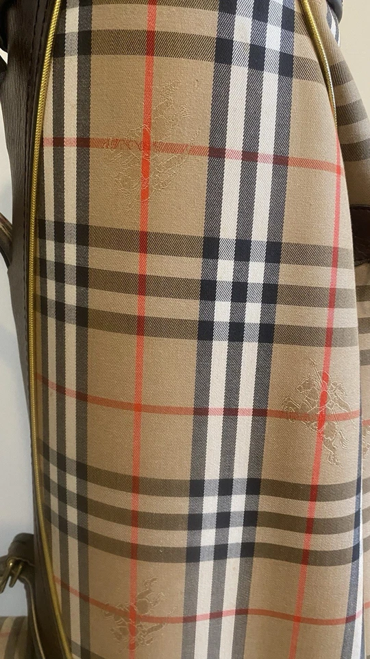 Bolsa de golf Burberry a cuadros hecha en Inglaterra correa para el hombro cubierta de club vintage Foto 2 de 4