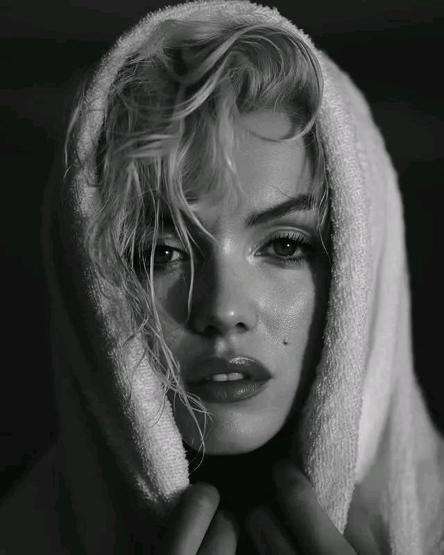 MARILYN MONROE - Disheveled & Vulnerable  - 5 x 7 in Print