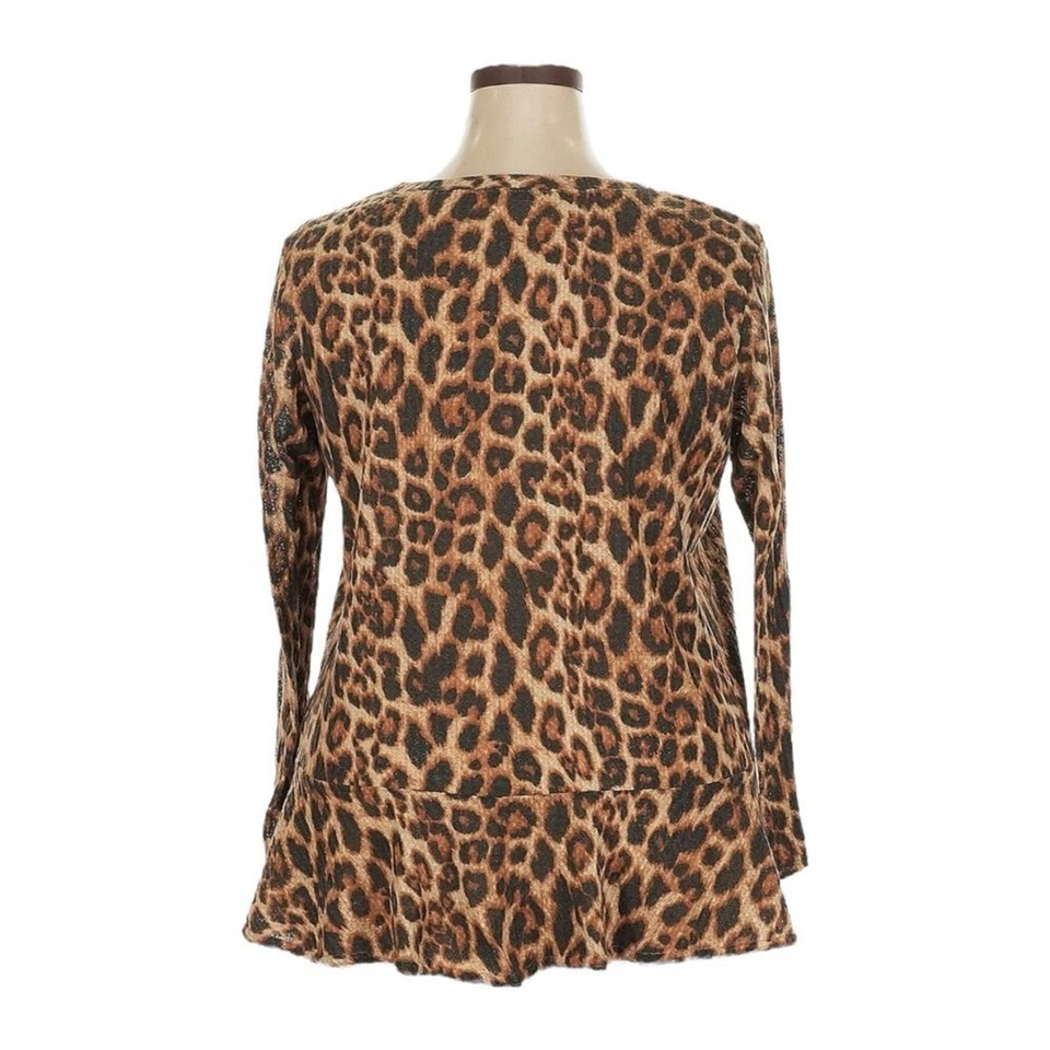 Top térmico Love...Ady estampado de leopardo manga larga cuello redondo peplum nuevo con etiquetas talla 2X Foto 2 de 4