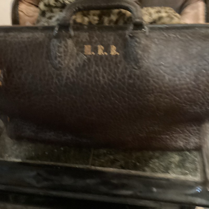 Vintage Leather Medical Bag very old! good condition Hip BAG!