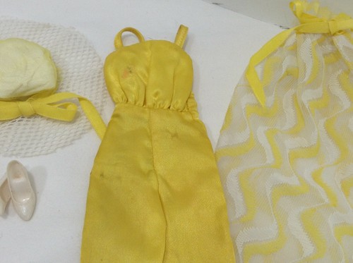 Barbie Superstar Era 1978 cambios bonitos #2598 amarillo transparente/blanco casi completo - Imagen 3 de 4
