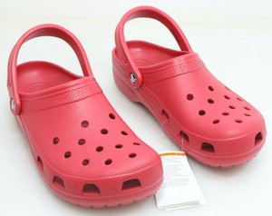 crocs classic pepper