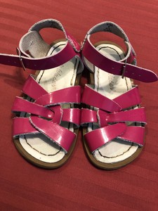 saltwater sandals size 8
