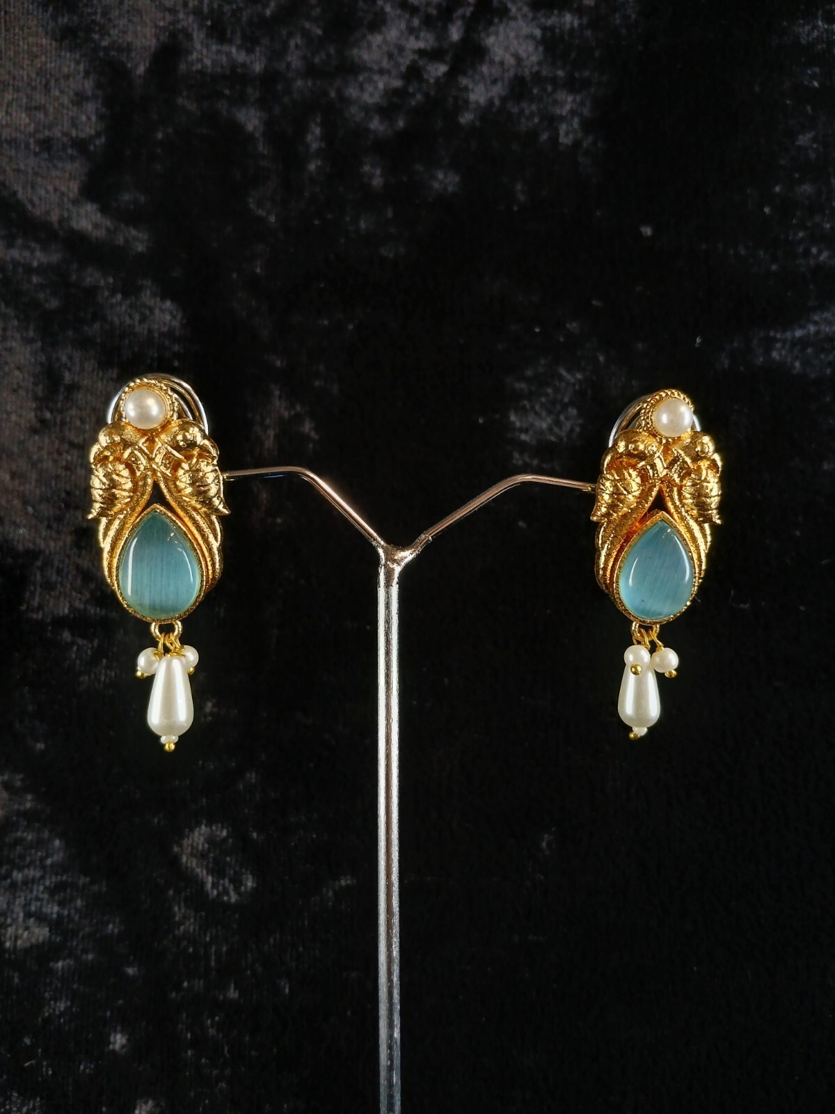 Pendientes Elegantes Color Dorado Con Piedra Verde Y Aretes De Perla Para Niñas