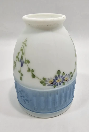 ANTIQUE VINTAGE WHITE & BLUE SATIN MILK GLASS LAMP SHADE EMBOSSED 2 1/4” Fitter