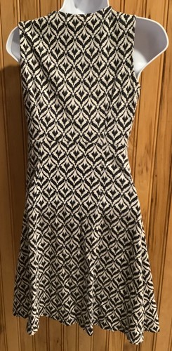 NEW YORK AND COMPANY Dress Lot Of 2 Fit & Flare, Small V-neck, NY & Co Geometric - Picture 3 of 10