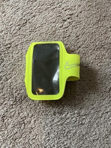 nike distance armband