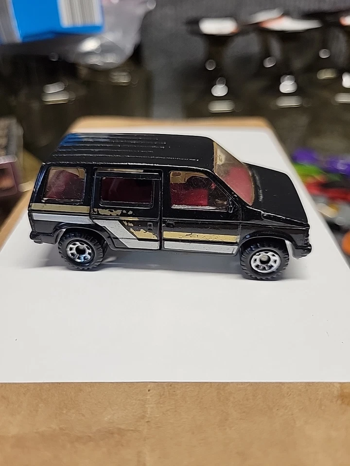 老式火柴盒黑色 1984 年道奇 Caravan Van 滑门 MB-68 1:60 — 第 3/4 张图片