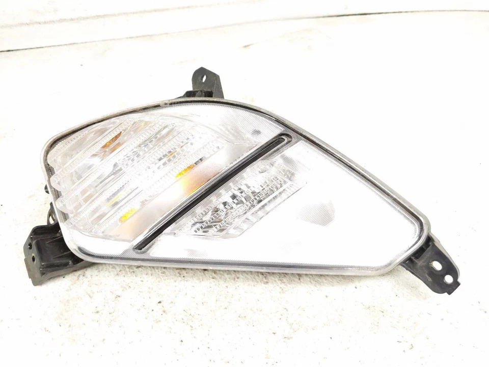 Lámpara de parachoques trasero pasajero Kia Forte 2022-2024 - 92306-M7500 Foto 2 de 4