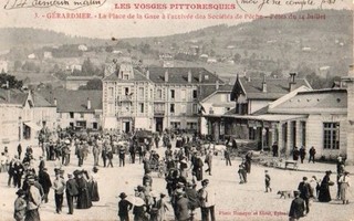 88 CPA GERARDMER PLACE DE LA GARE A L'ARRIVEE DES SOCIETES DE PÊCHE