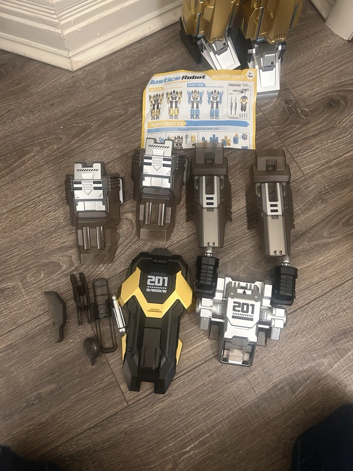 Трансформирующийся робот-игрушка Transformers Member's Mark с имитацией эффекта дыма - Изображение 3 из 4