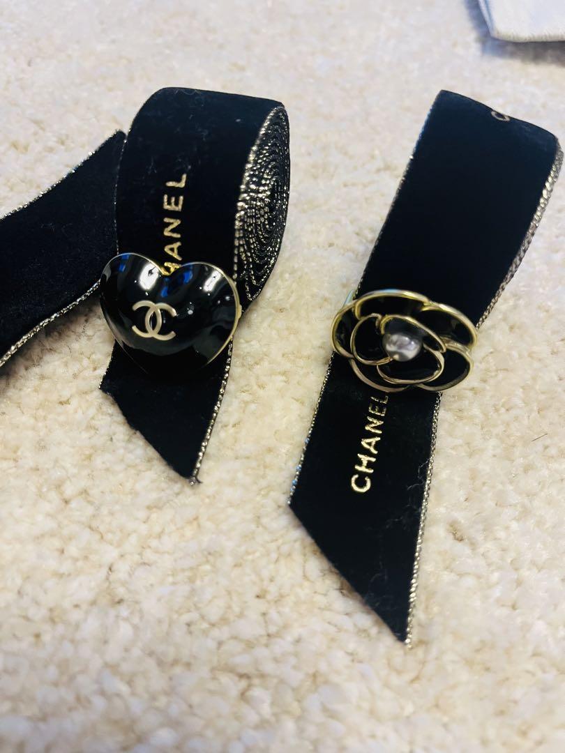 New CHANEL Ribbon & Charm Set Holiday 2023 Black Heart Camellia CC