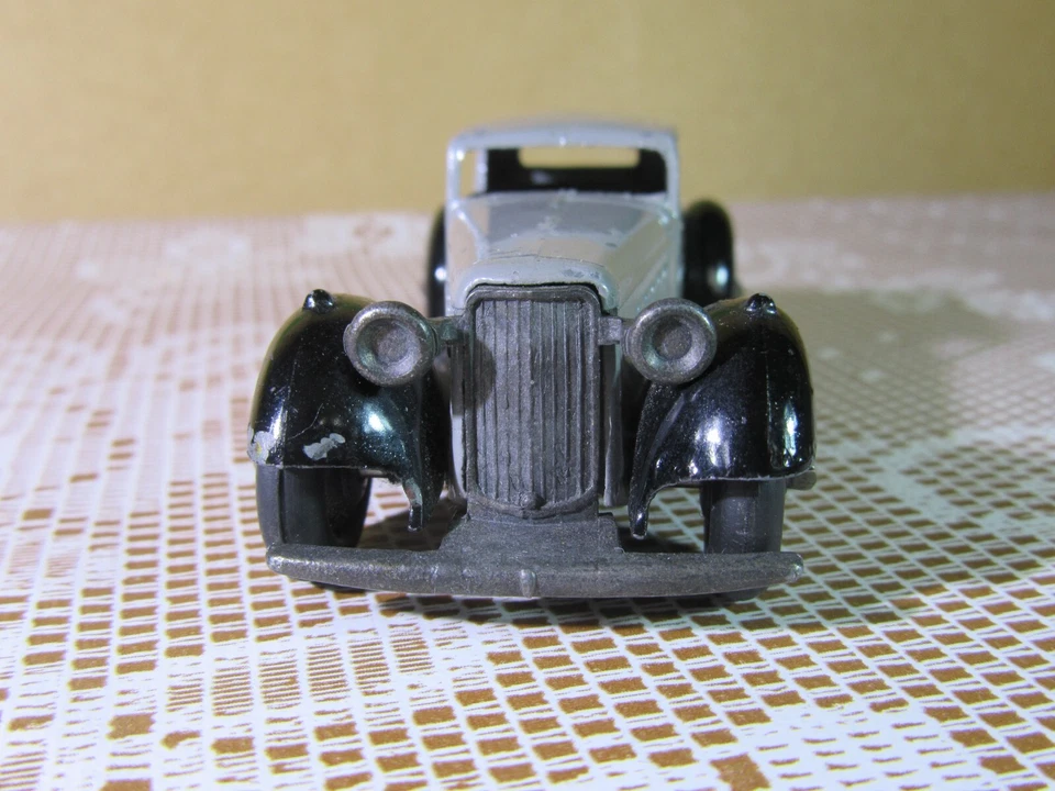 886Z Vintage 1936 Dinky 36C England Humber Vogue Saloon Grey 1:43 Repaint - Image 2 of 4