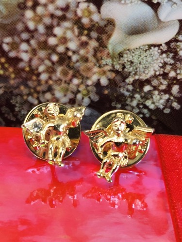 #1510 TREASURES & TRINKETS 3D GOLD TONE ANGEL PIN