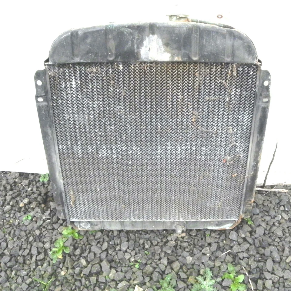 Chrysler Windsor Deluxe 1951-1952 soportes de núcleo de radiador de 6 cilindros usados #1346700 Foto 3 de 4