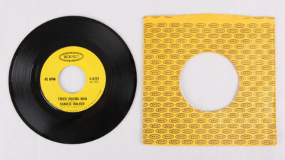 Truck Driving Man / Close All the Honky Tonks by Charlie Walker,  7'' 45 rpm, VG+
