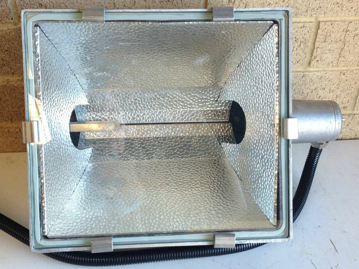 Floodlight fitting deals