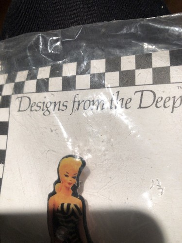 Designs From The Deep Pin Nostalgic Barbie Original - Originalverpackt - Bild 5 von 17