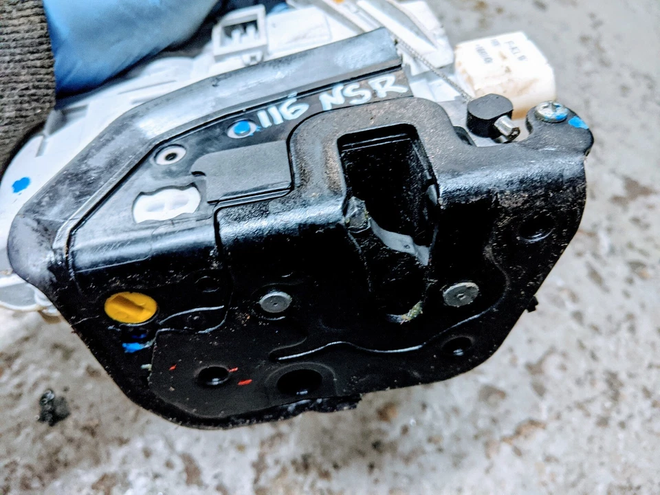 PESTILLO CERRADURA PUERTA TRASERA IZQUIERDA AUDI ALLROAD C6 4F0839015 Foto 2 de 2