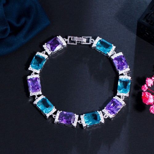 Brazalete de eslabones con dijes cuadrados de circonita cúbica azul púrpura plateado para novias - Imagen 8 de 10