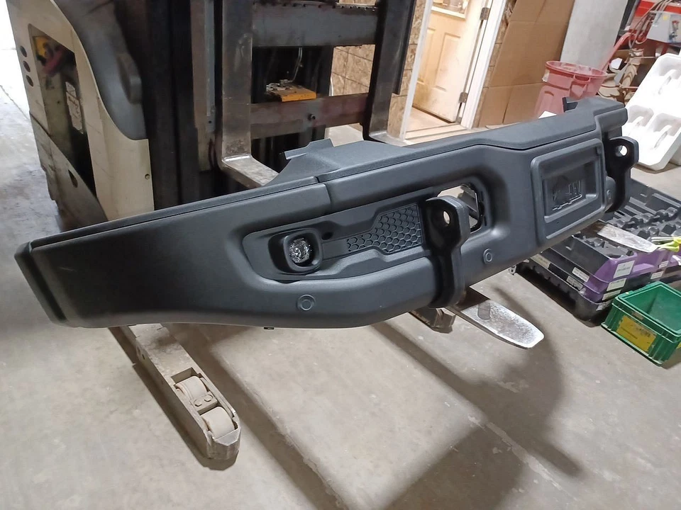 Parachoques delantero Chevrolet Silverado 2500 2024 3093372 Foto 4 de 4