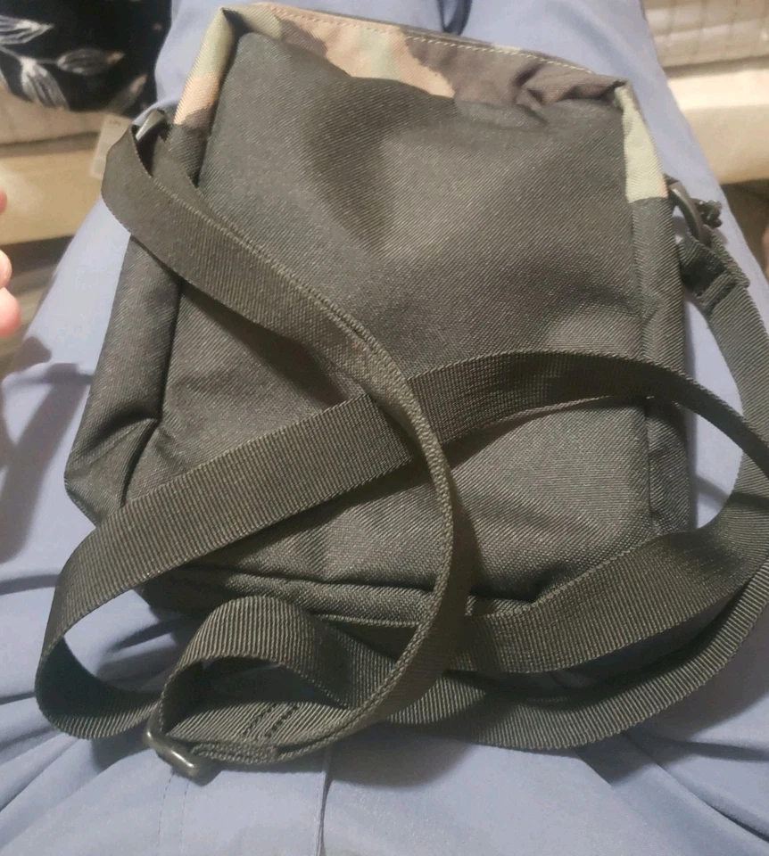 Columbia Zig Zag 迷彩防水侧袋均码男女通用 — 第 2/3 张图片