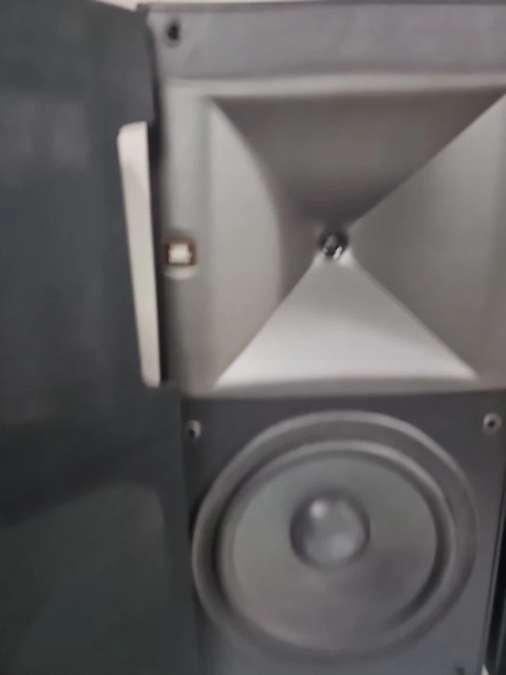 PAR DE ALTAVOCES JBL HLS 810 EMPAREJADOS CON CABLE DE ALTAVOZ DE 30 pies Foto 4 de 4