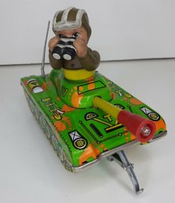 Vintage Action Tank Battery Operated Toy China Tin  rubber Litho Works ME 827