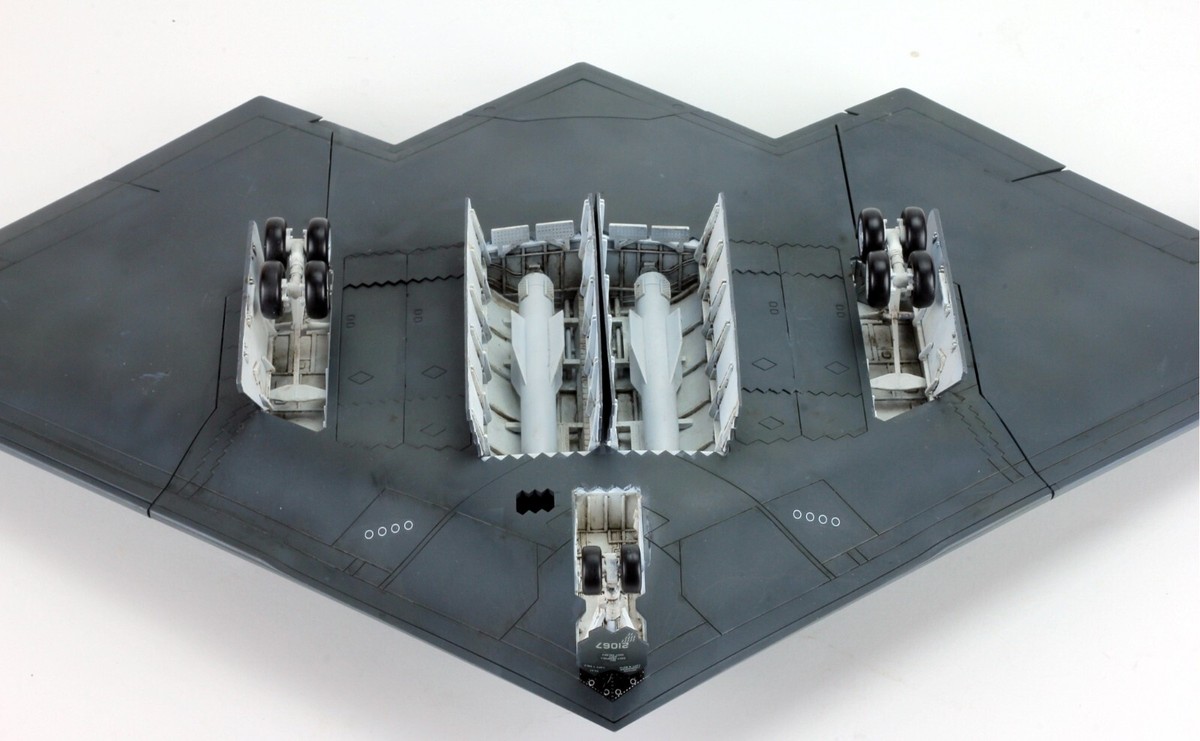 PreSale ProBuilt Model 1:72 USAF B-2A Spirit Stealth Bomber with