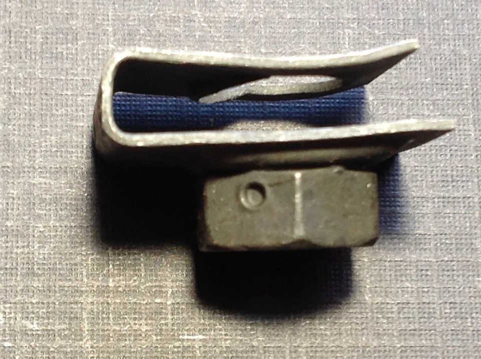 2 peças NORS 1967-1972 Oldsmobile F-85 porcas de placa de enchimento de para-lama dianteiro 397639 - Imagem 4 de 4